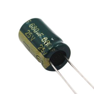 Condensador electrolítico 680UF 25V