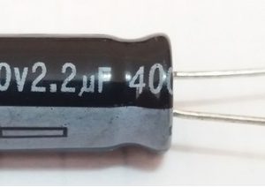 CONDENSADOR ELETROLÍTICO DE 2,2MF400V 105º